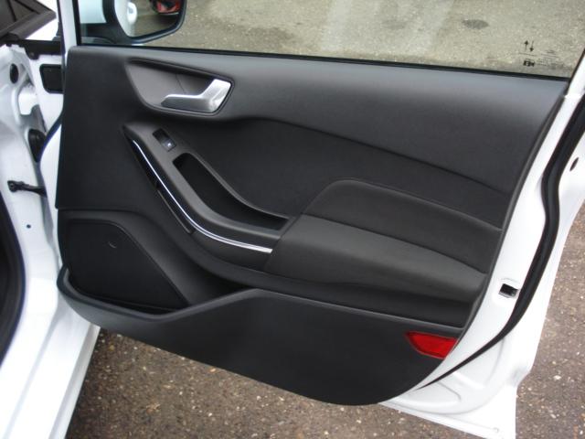 FORD Fiesta 1.0 EcoB Hybrid Titanium X-image-8