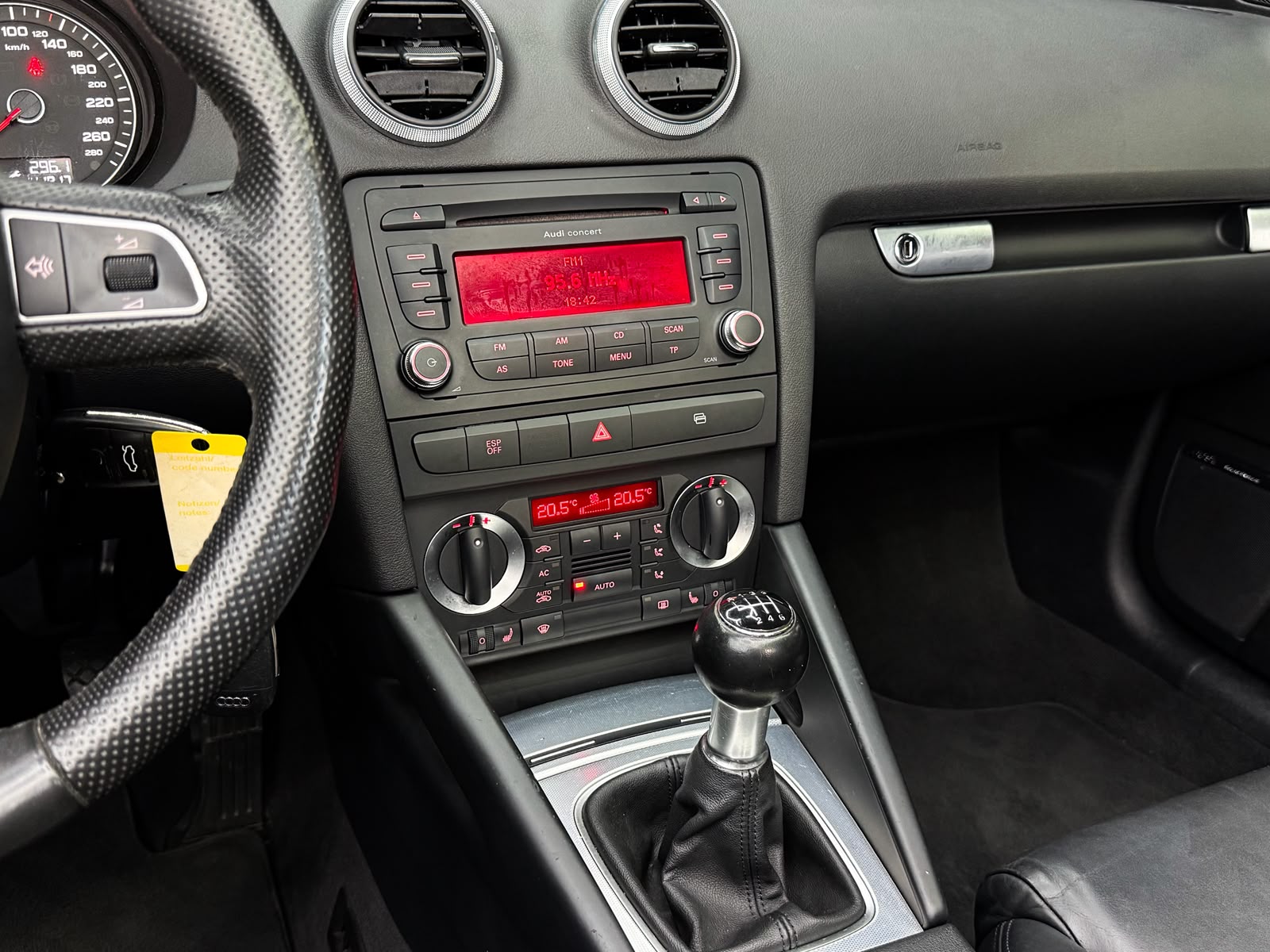 AUDI A3 Cabriolet 2.0 TFSI Attraction-image-11