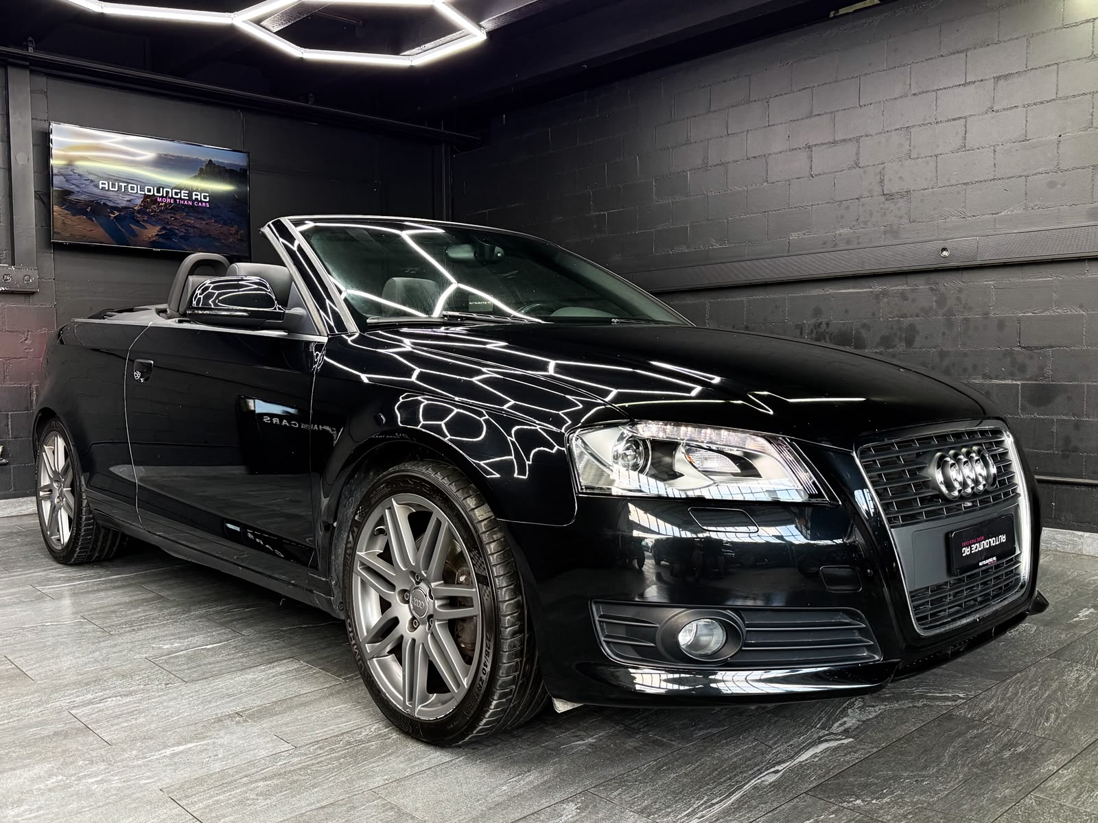 AUDI A3 Cabriolet 2.0 TFSI Attraction-image-1