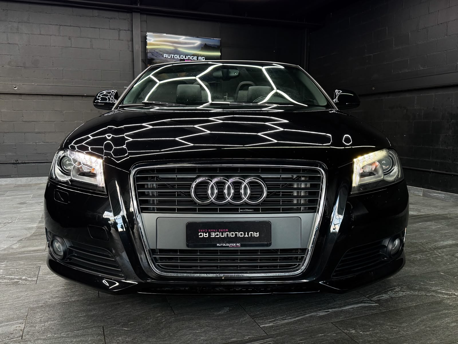 AUDI A3 Cabriolet 2.0 TFSI Attraction-image-2
