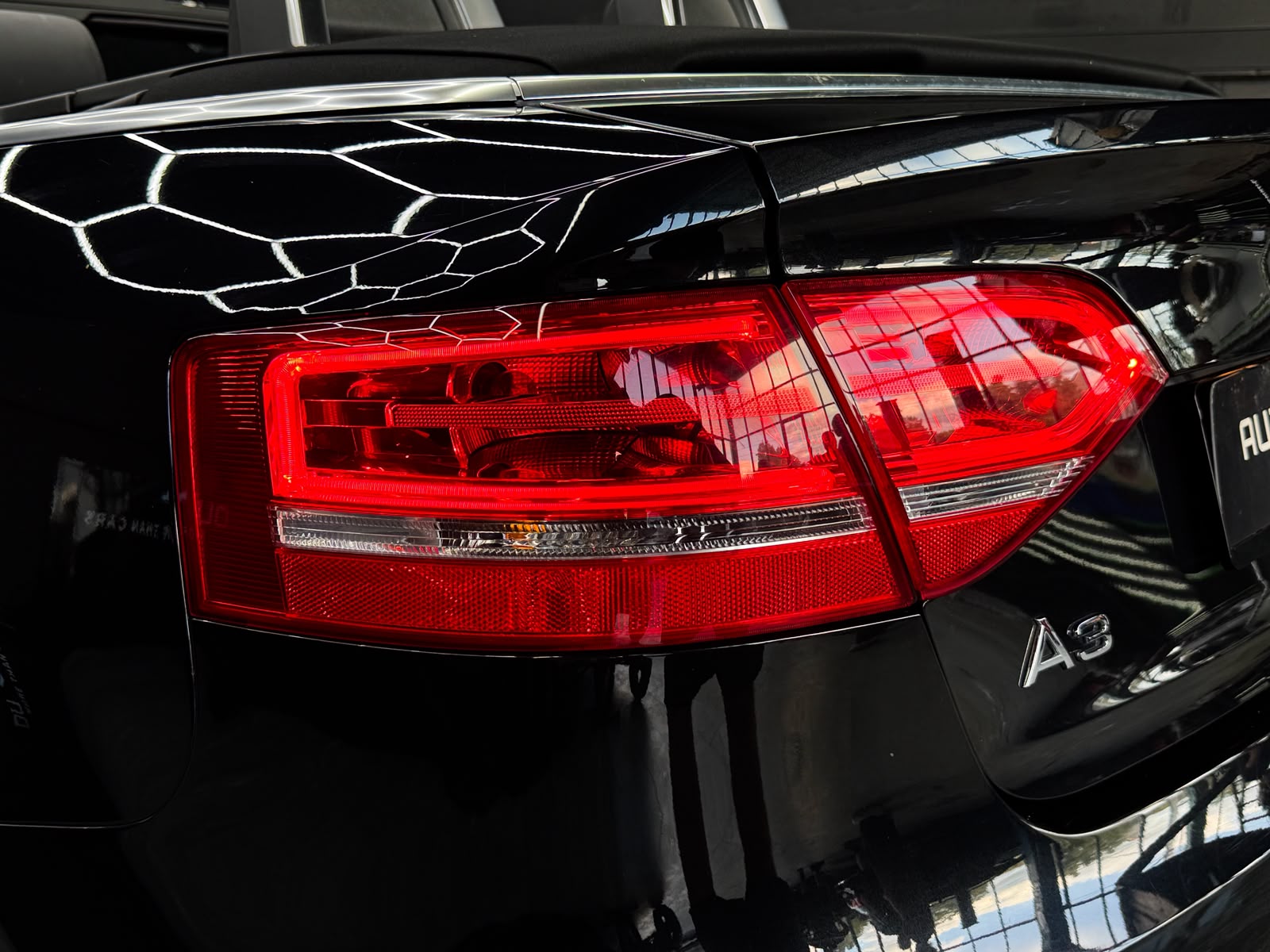 AUDI A3 Cabriolet 2.0 TFSI Attraction-image-8