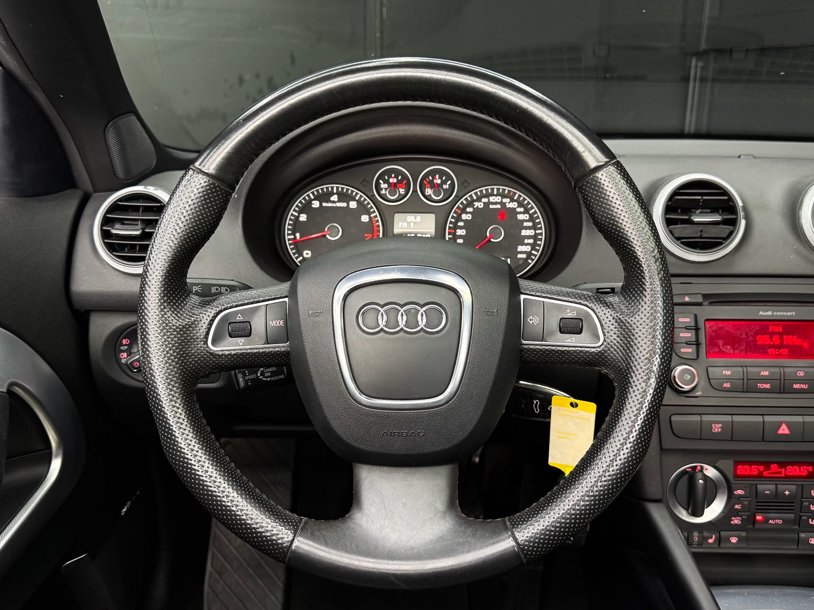 AUDI A3 Cabriolet 2.0 TFSI Attraction-image-10
