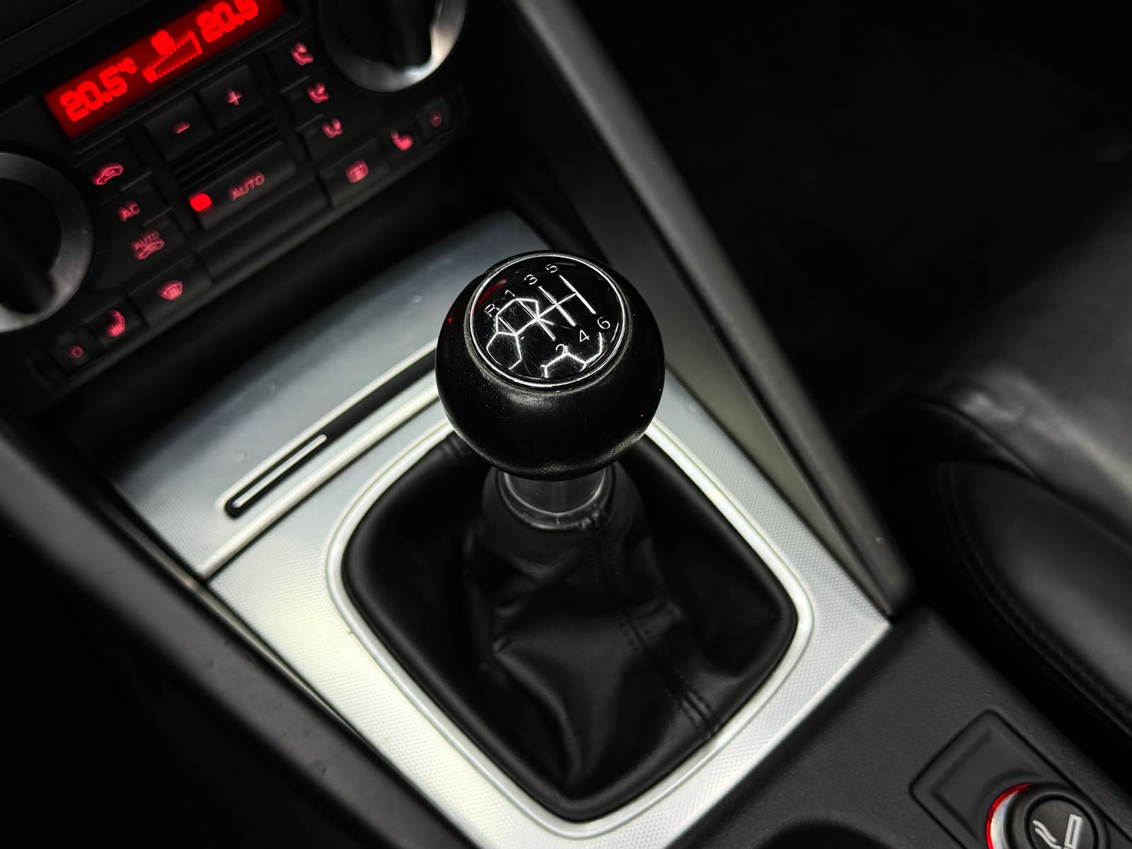 AUDI A3 Cabriolet 2.0 TFSI Attraction-image-14