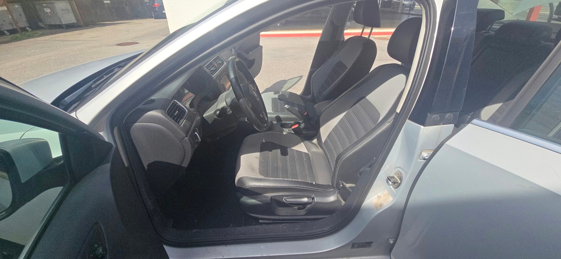 VW Jetta 1.6 TDI Comfortline DSG-image-7