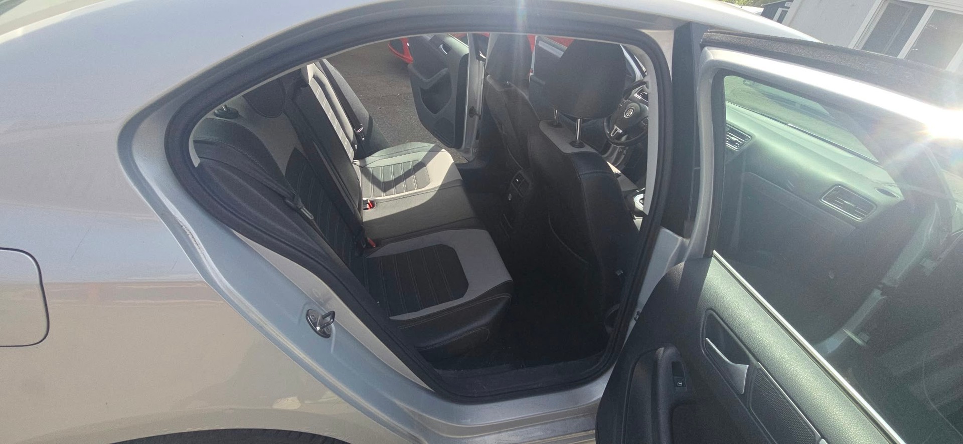 VW Jetta 1.6 TDI Comfortline DSG-image-12