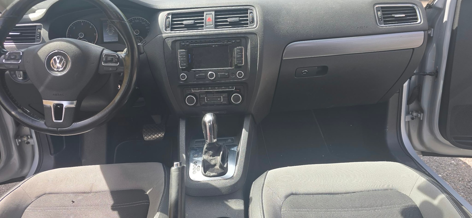 VW Jetta 1.6 TDI Comfortline DSG-image-8