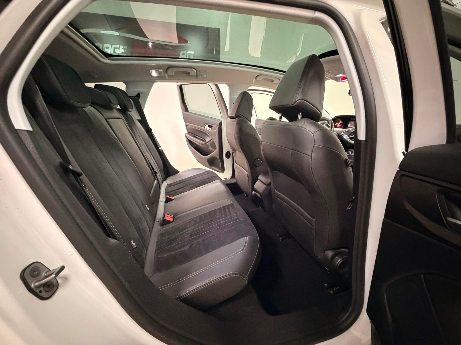 PEUGEOT 308 SW 1.2 THP Active-image-15