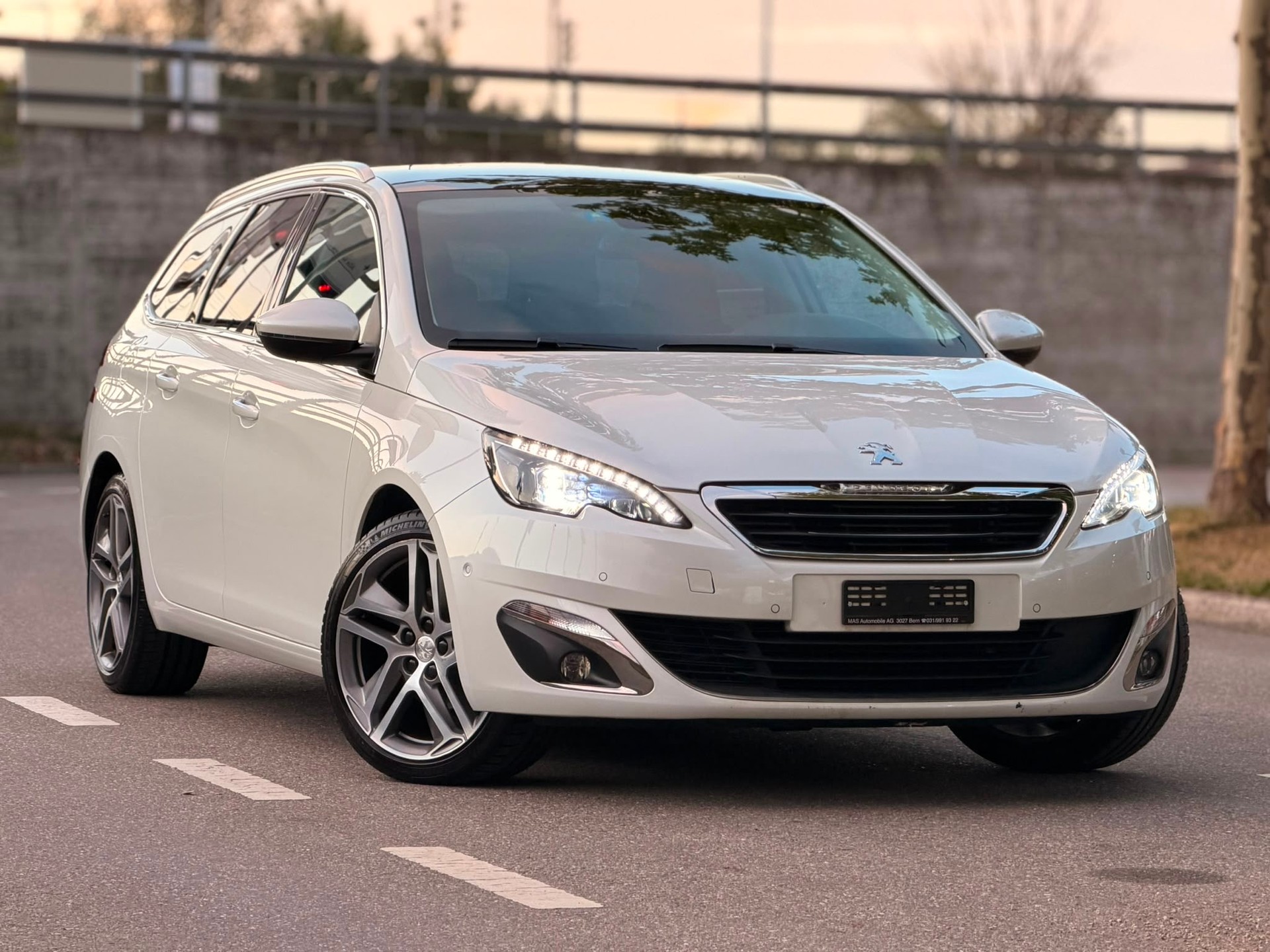 PEUGEOT 308 SW 1.2 THP Active-image-0
