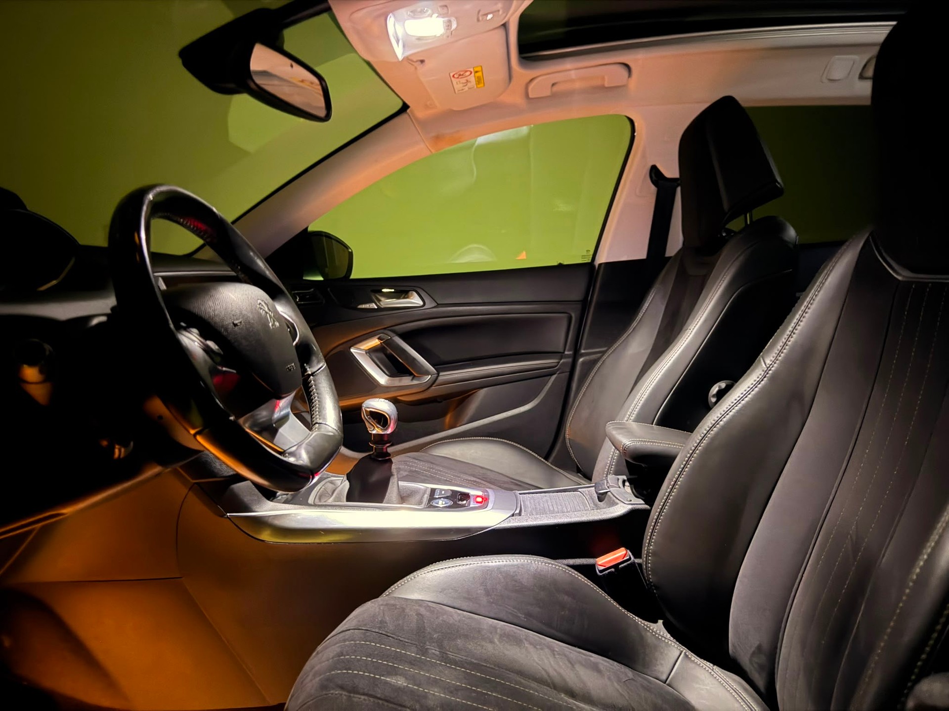 PEUGEOT 308 SW 1.2 THP Active-image-12