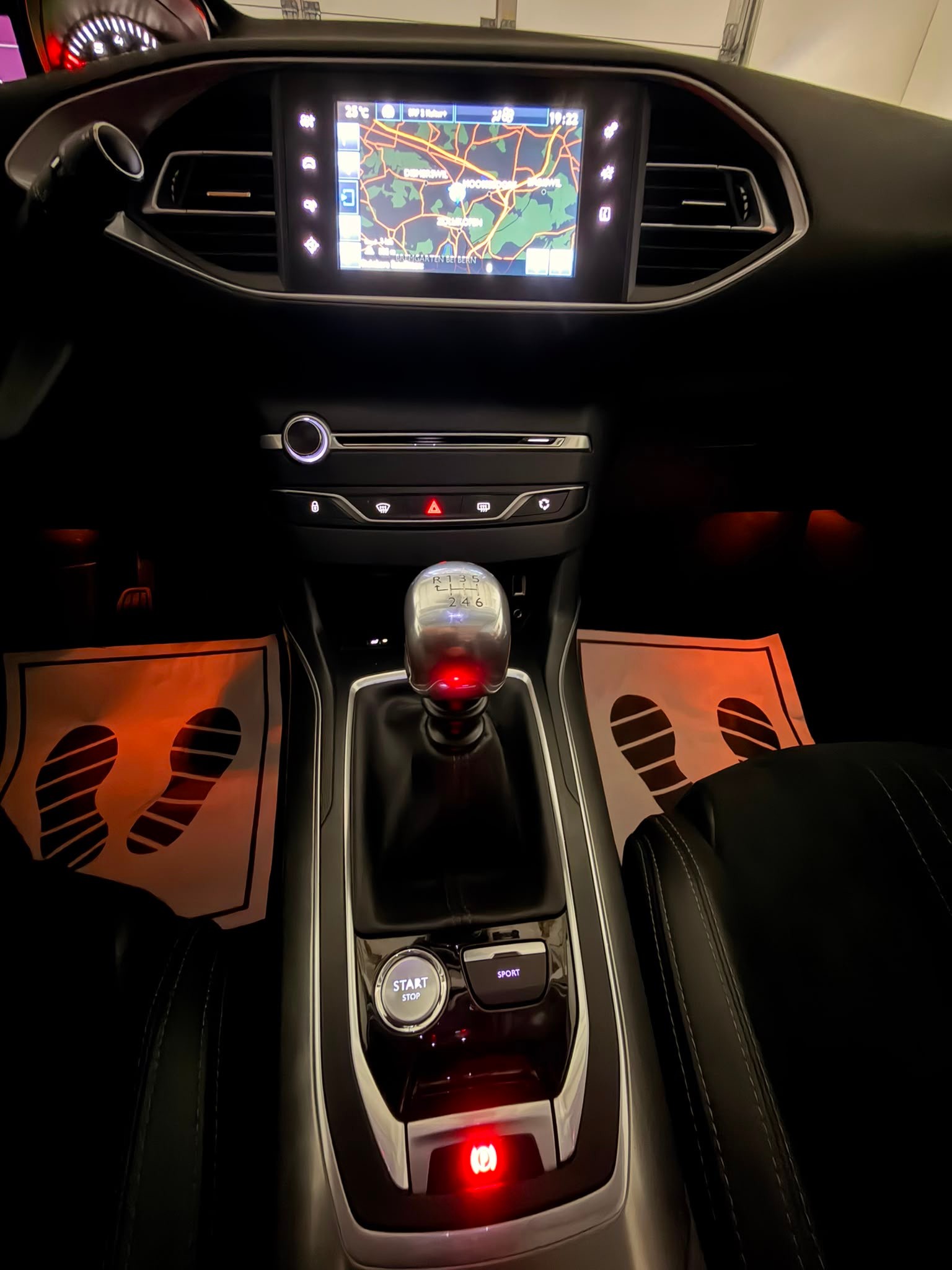 PEUGEOT 308 SW 1.2 THP Active-image-10