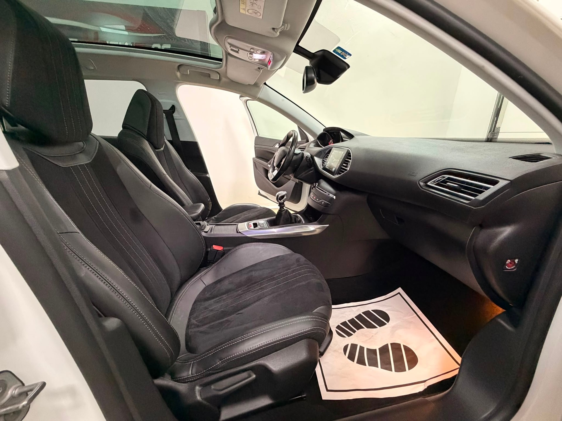 PEUGEOT 308 SW 1.2 THP Active-image-9