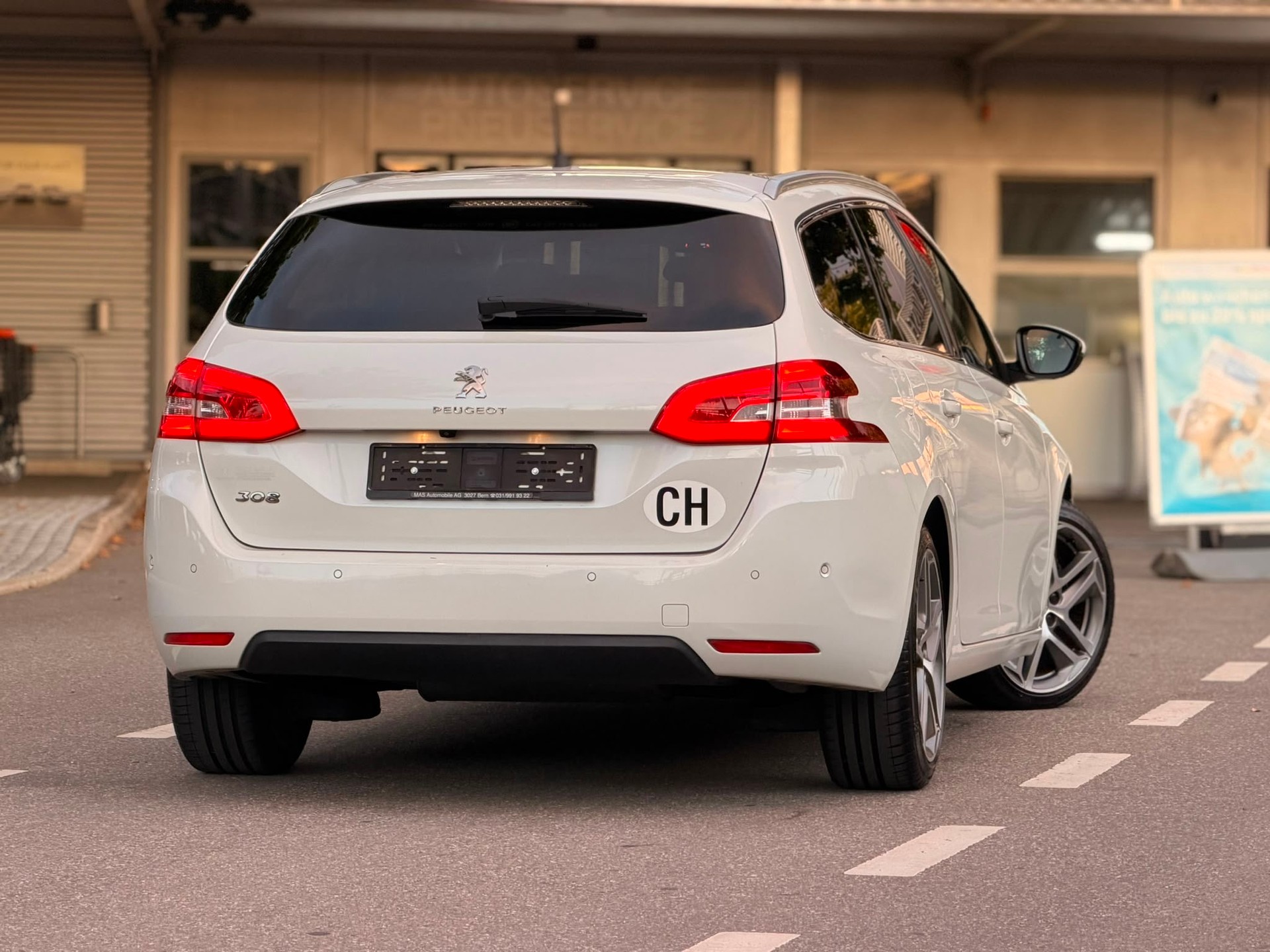 PEUGEOT 308 SW 1.2 THP Active-image-5