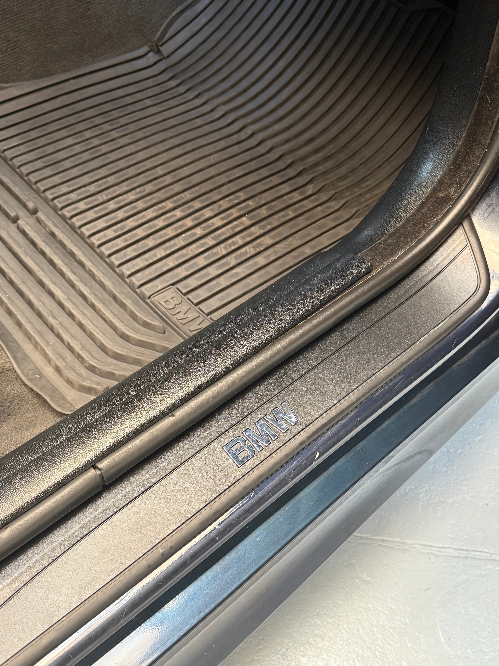BMW 330d Touring M Paket *Handschalter* *Heckantrieb*-image-11