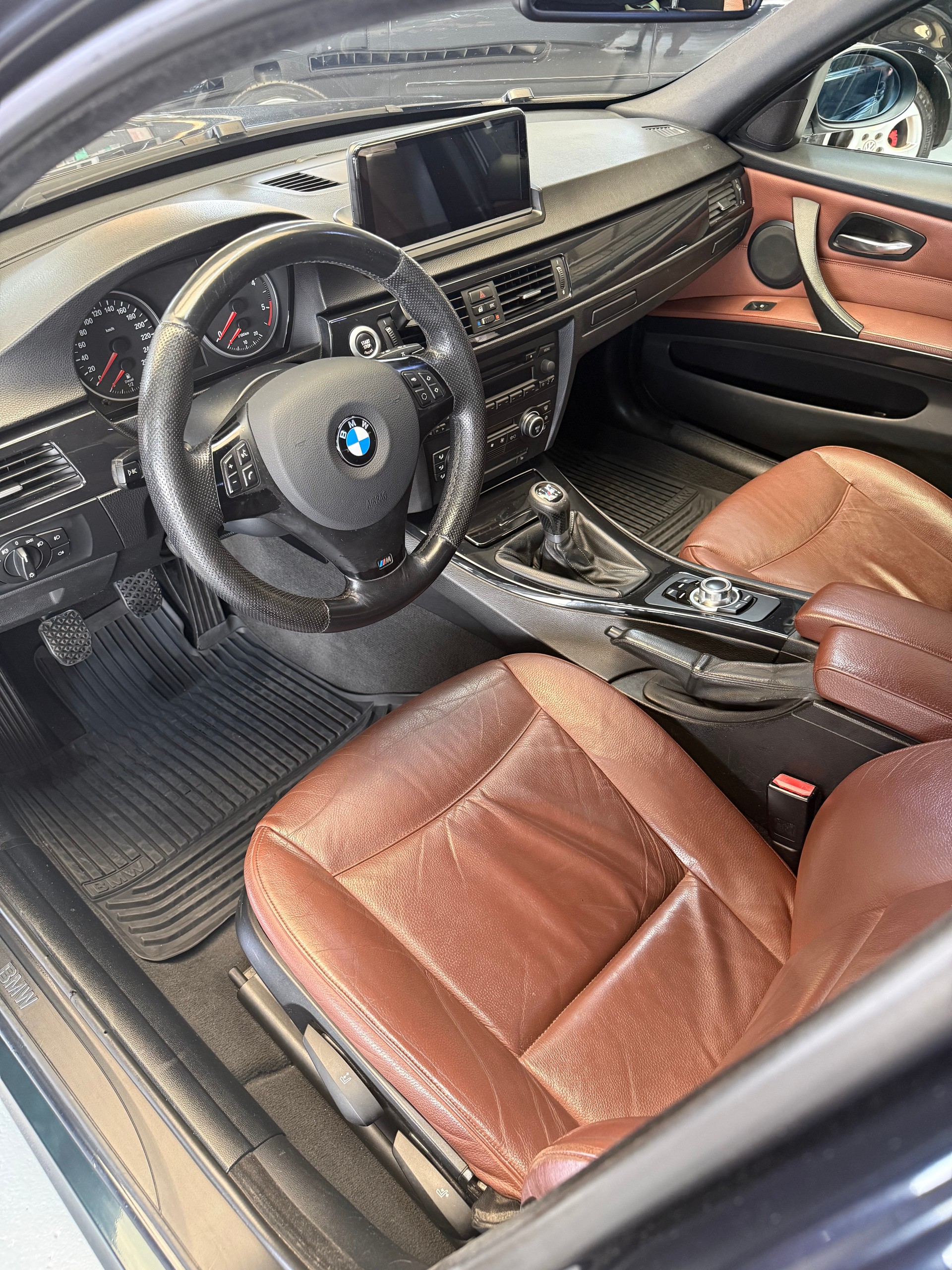 BMW 330d Touring M Paket *Handschalter* *Heckantrieb*-image-5