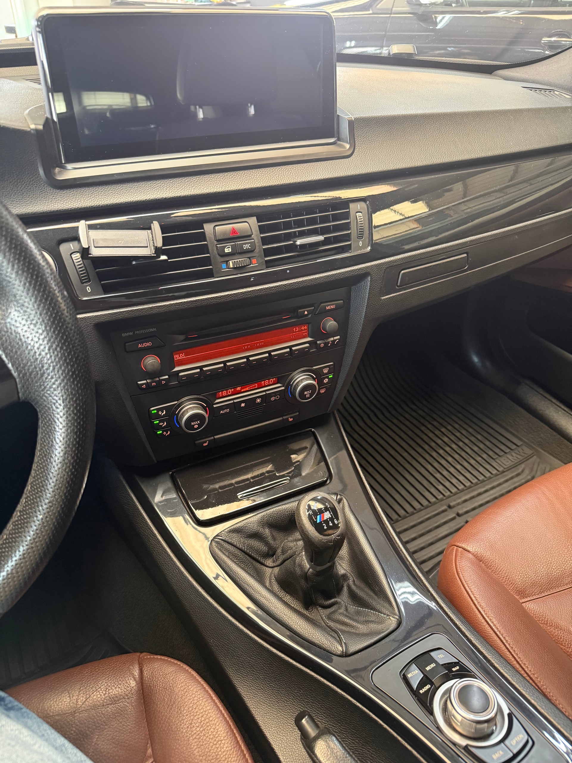 BMW 330d Touring M Paket *Handschalter* *Heckantrieb*-image-13