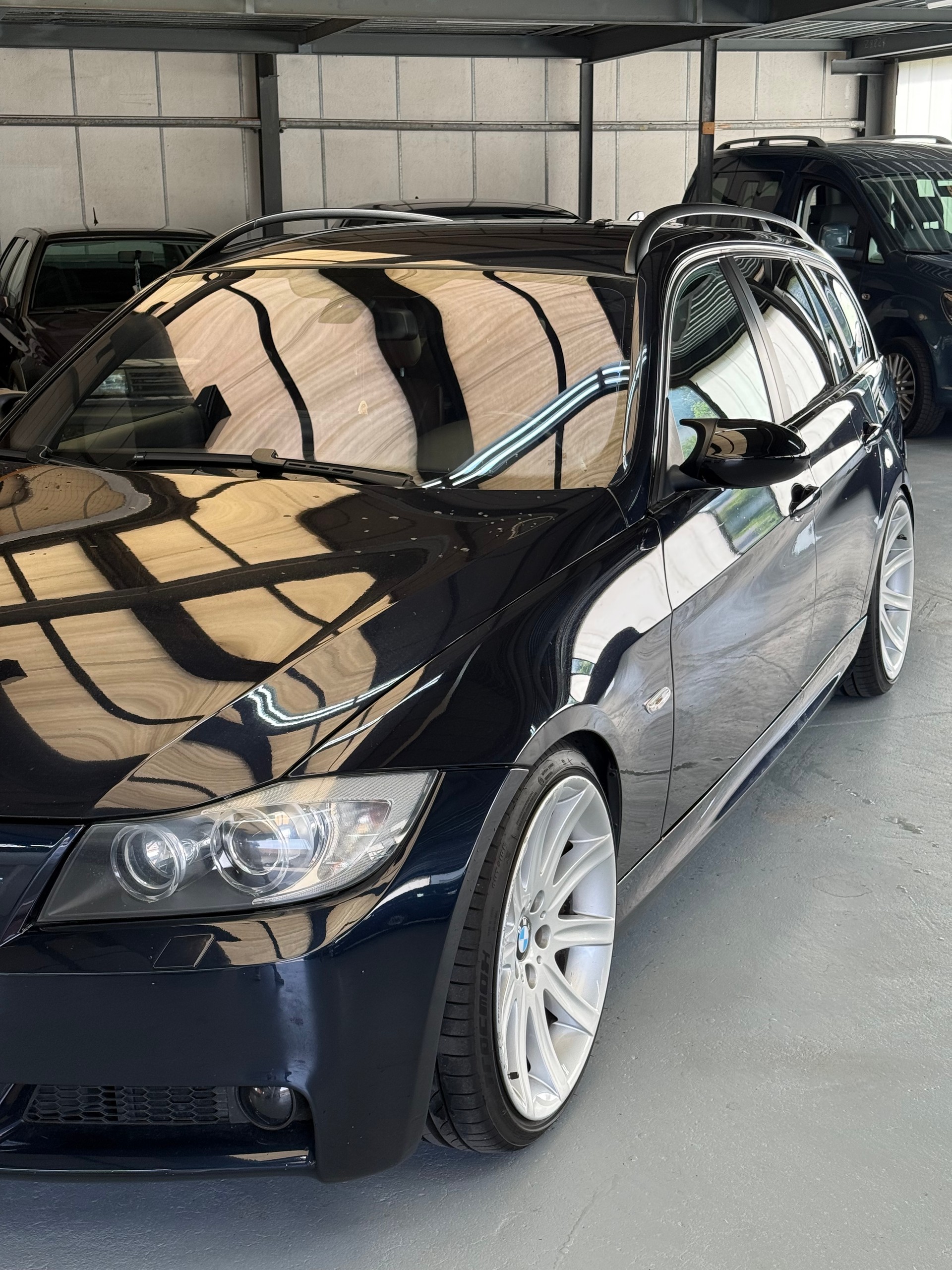 BMW 330d Touring M Paket *Handschalter* *Heckantrieb*-image-1