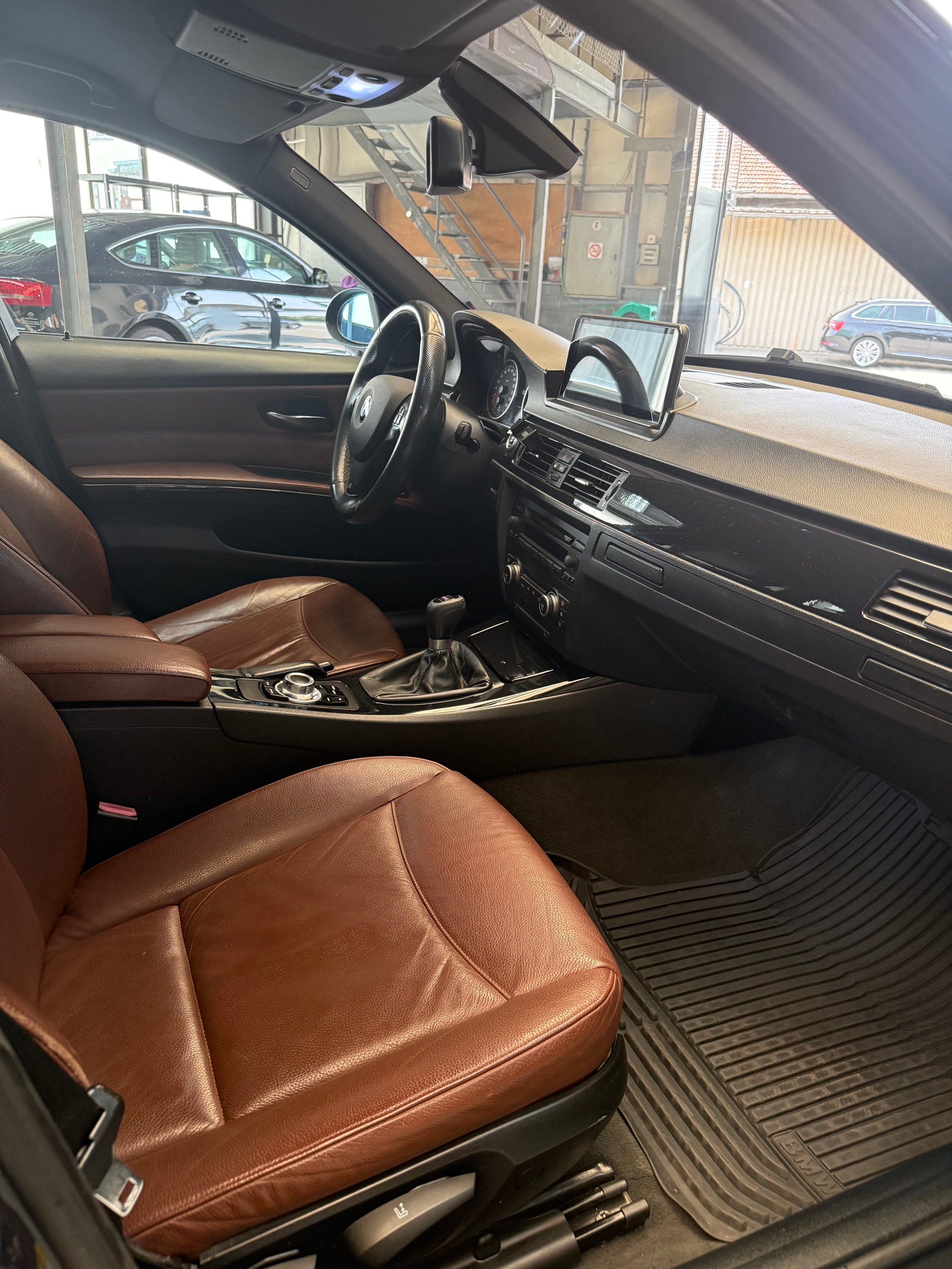 BMW 330d Touring M Paket *Handschalter* *Heckantrieb*-image-8