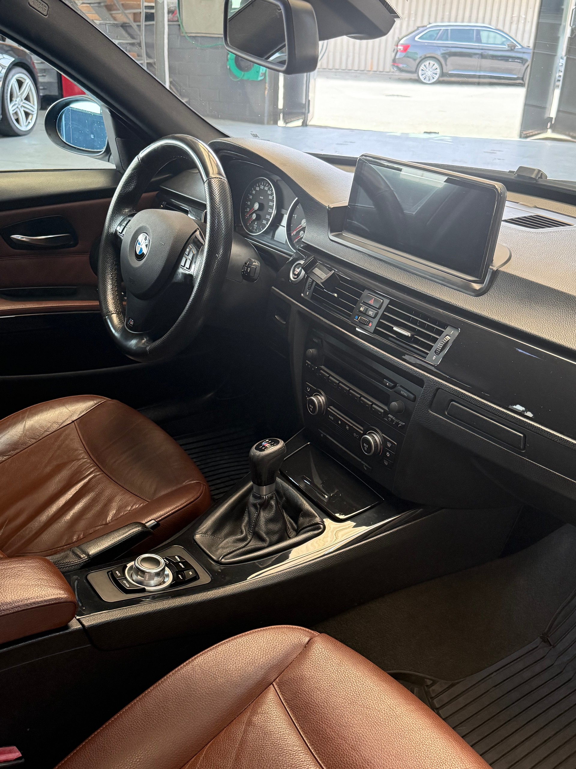 BMW 330d Touring M Paket *Handschalter* *Heckantrieb*-image-10