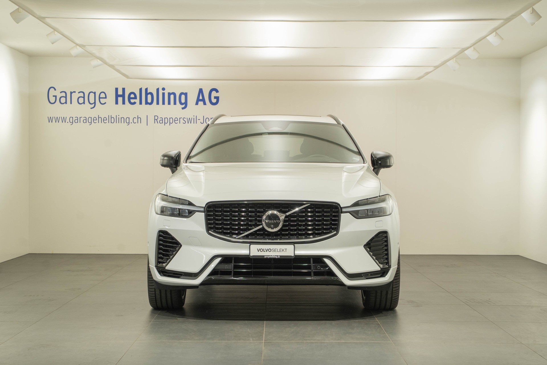 VOLVO XC60 2.0 T6 TE Ultimate Dark eAWD-image-1