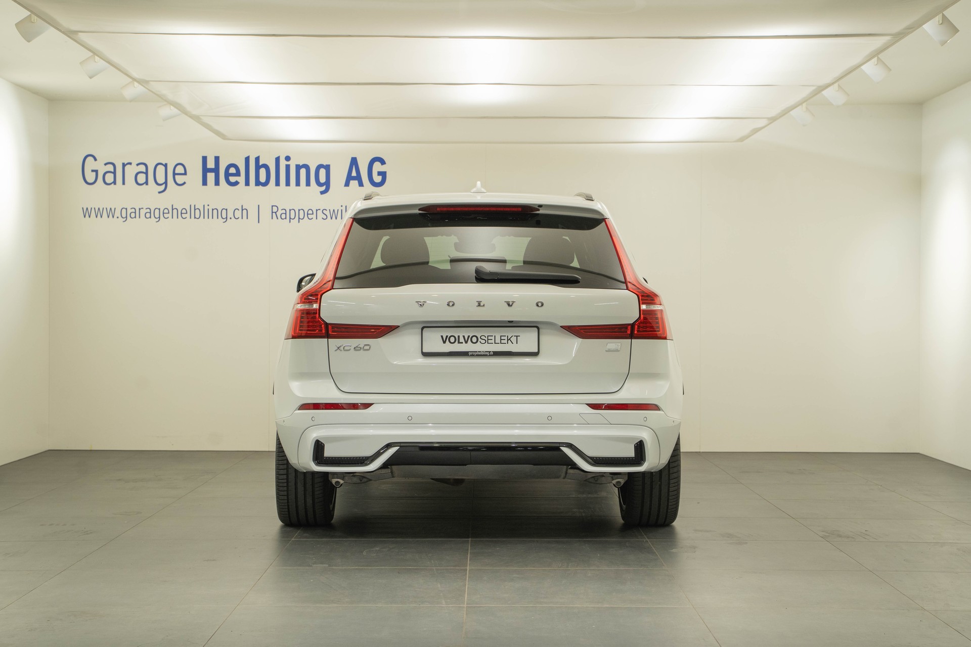 VOLVO XC60 2.0 T6 TE Ultimate Dark eAWD-image-3