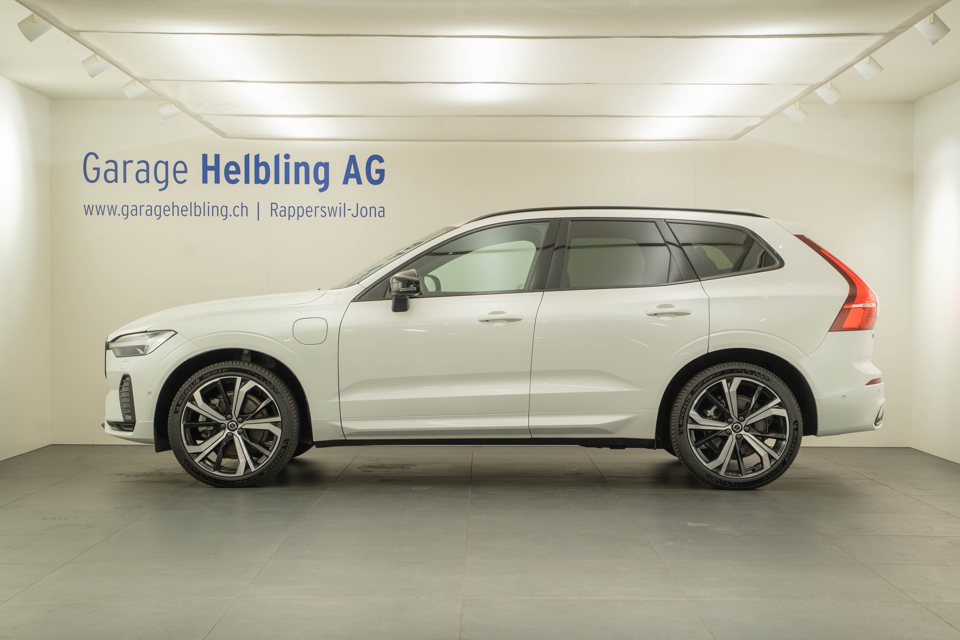 VOLVO XC60 2.0 T6 TE Ultimate Dark eAWD-image-2