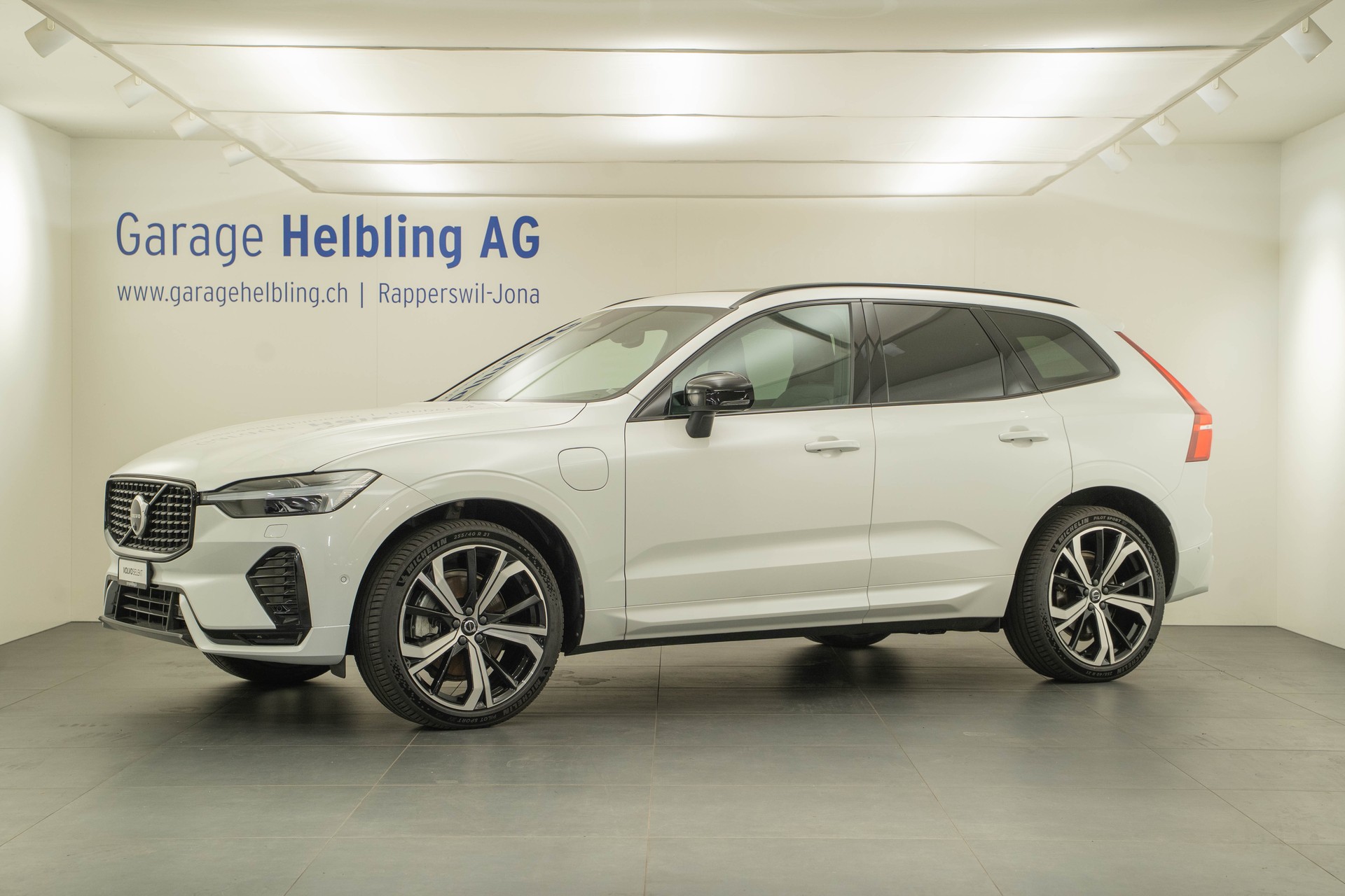 VOLVO XC60 2.0 T6 TE Ultimate Dark eAWD-image-0