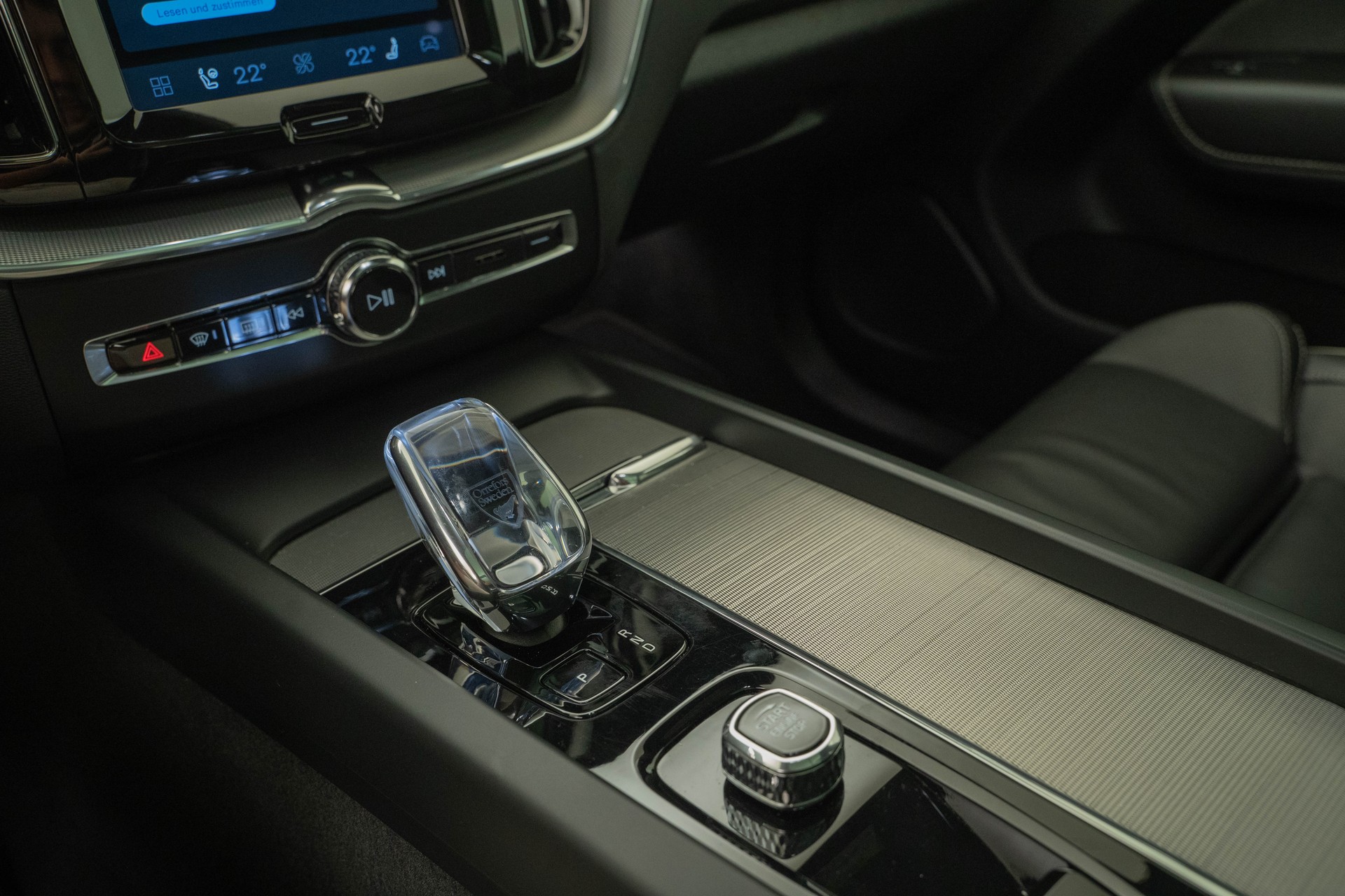 VOLVO XC60 2.0 T6 TE Ultimate Dark eAWD-image-11