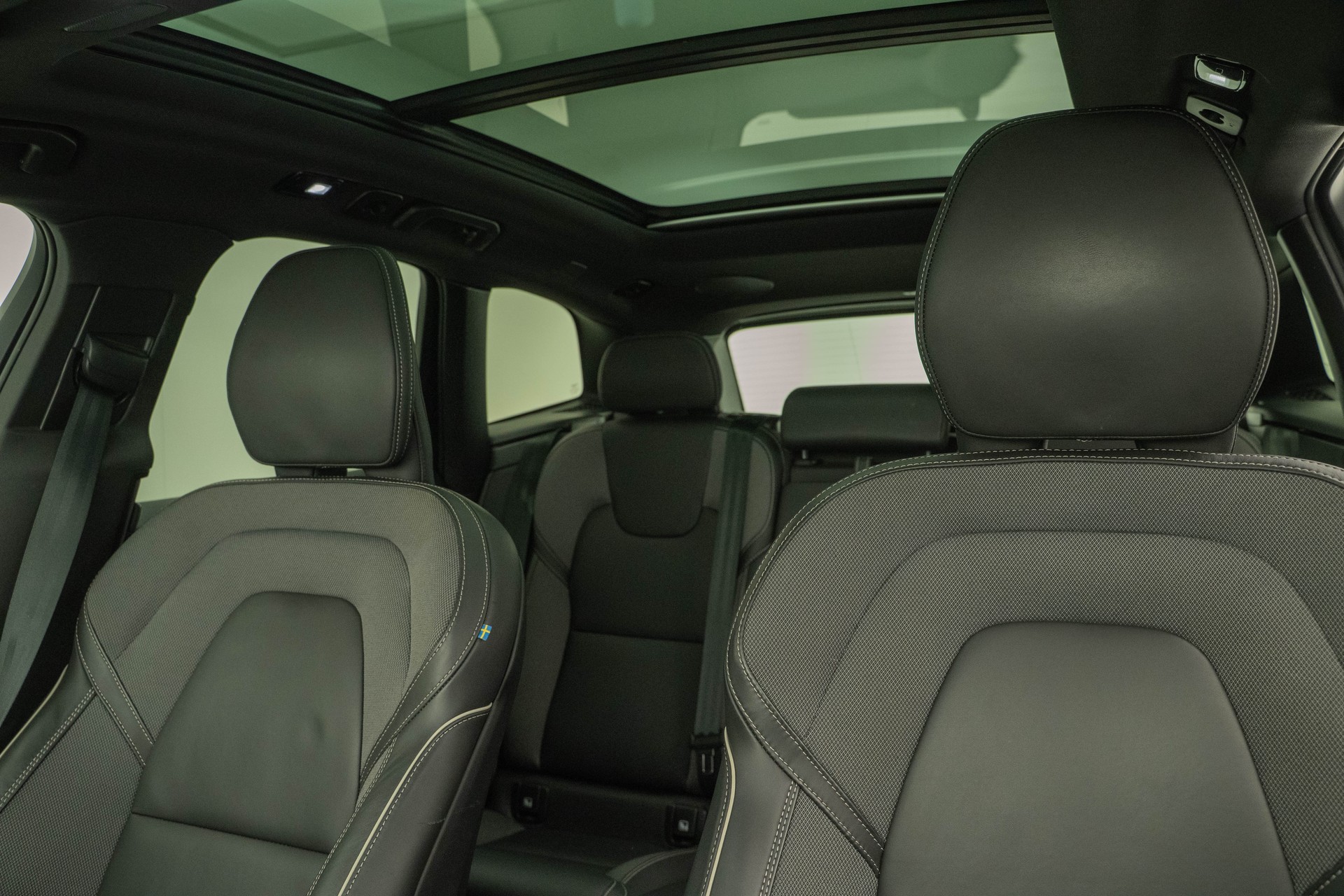 VOLVO XC60 2.0 T6 TE Ultimate Dark eAWD-image-9
