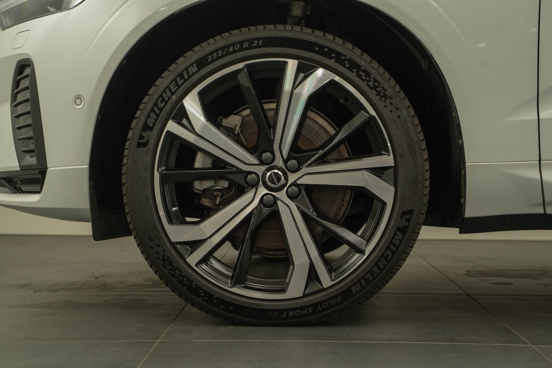 VOLVO XC60 2.0 T6 TE Ultimate Dark eAWD-image-14