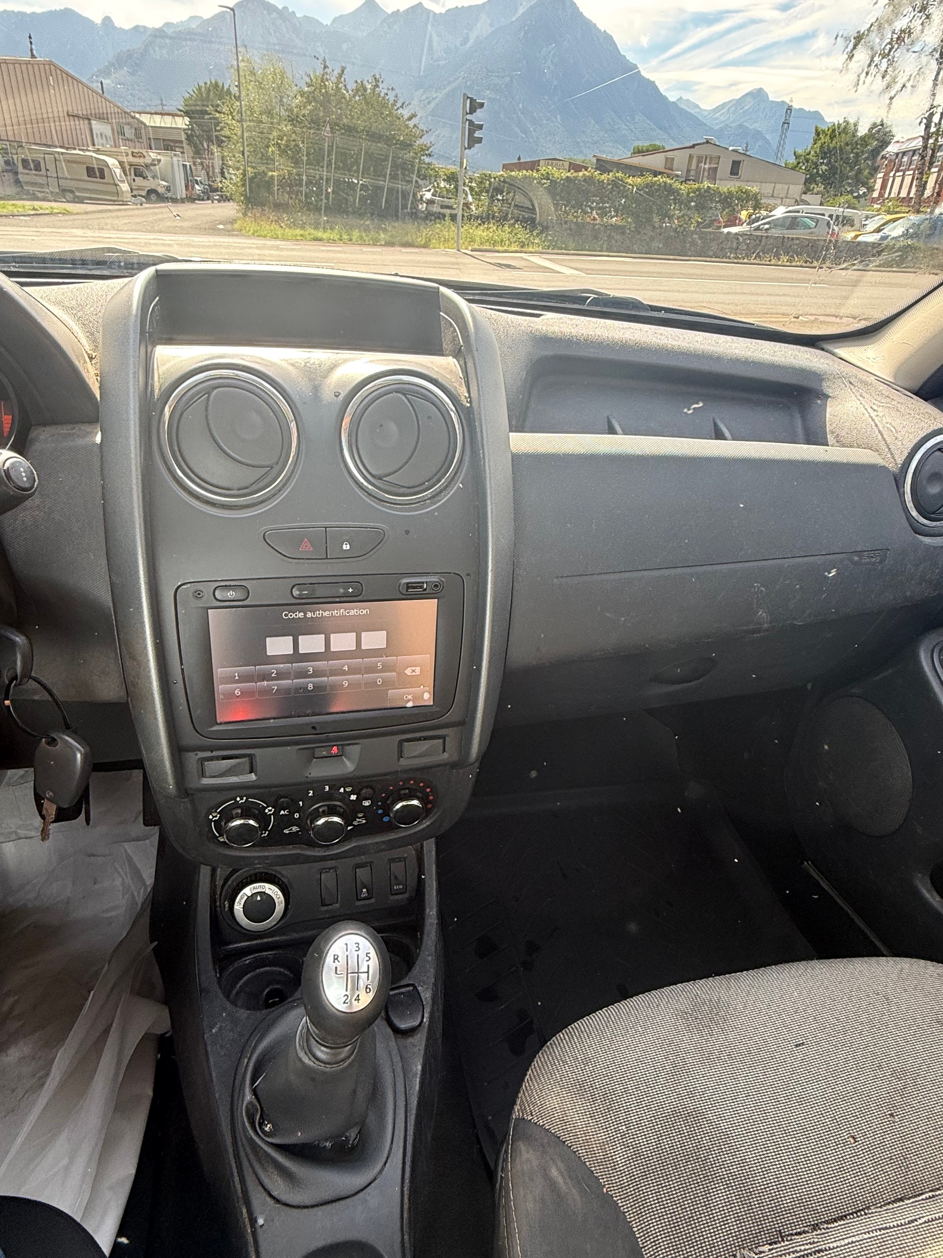 DACIA Duster 1.6 Lauréate 4x4-image-4