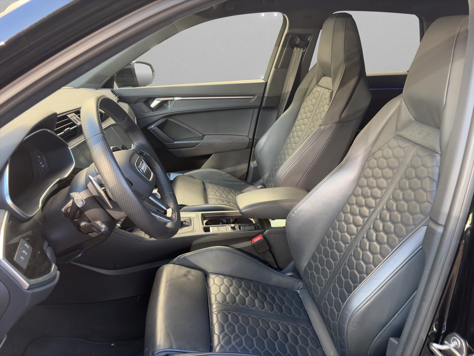 AUDI RS Q3 Quattro S tronic-image-5