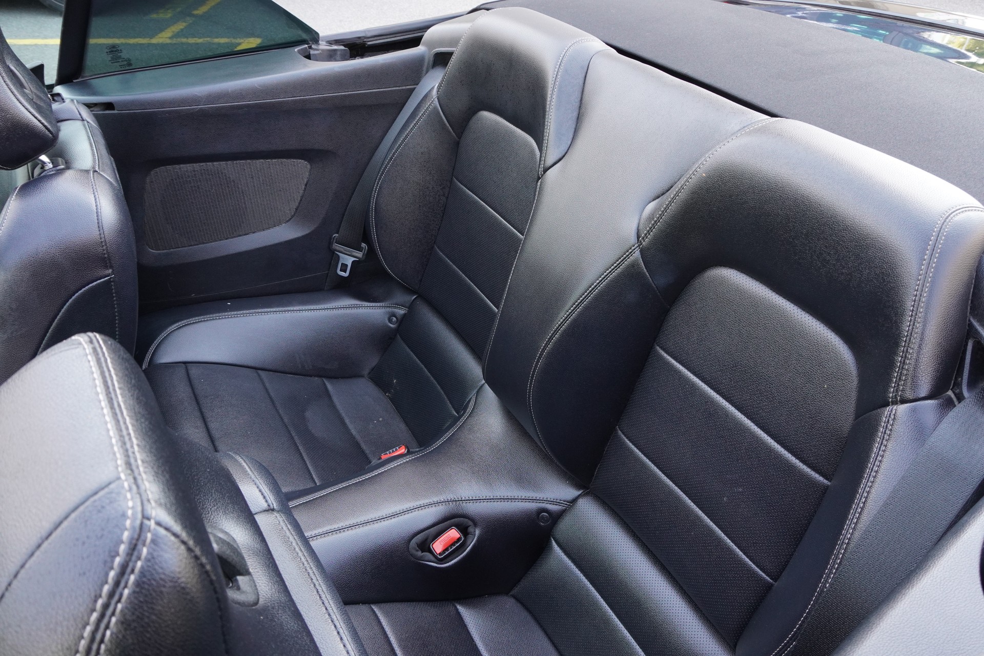 FORD Mustang Convertible 2.3 Automat-image-14