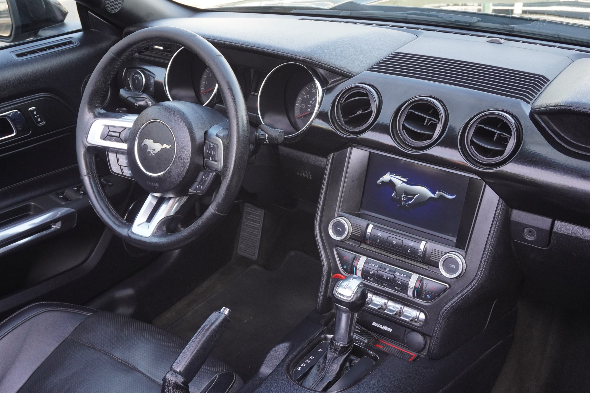 FORD Mustang Convertible 2.3 Automat-image-9
