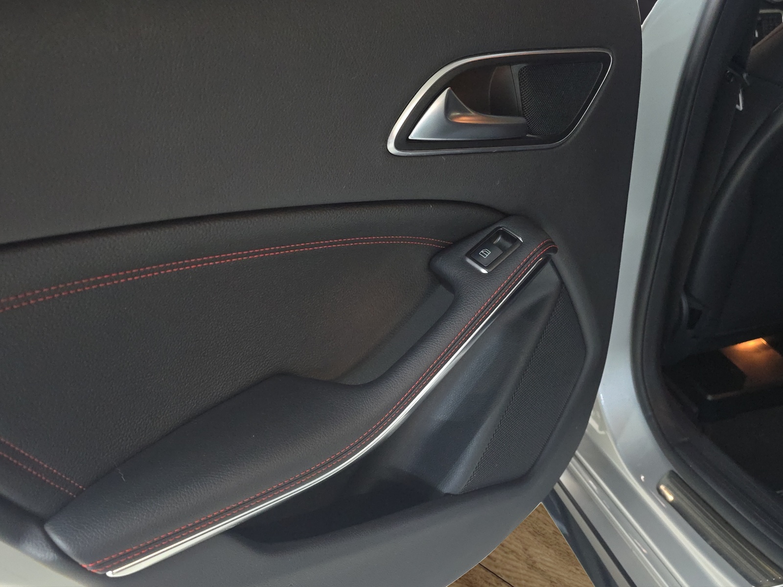 MERCEDES-BENZ A 220 CDI AMG Line 7G-DCT-image-18