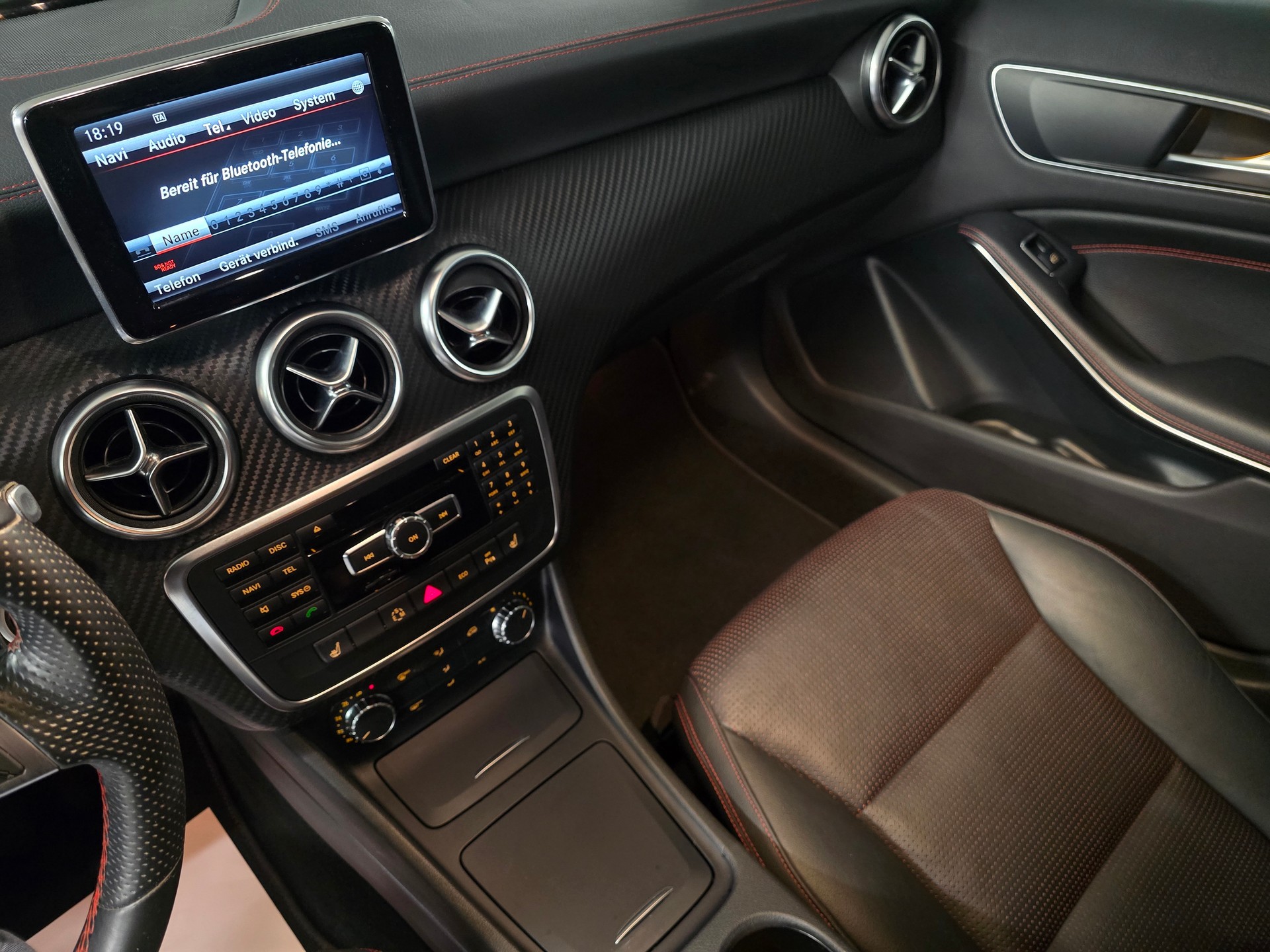 MERCEDES-BENZ A 220 CDI AMG Line 7G-DCT-image-11