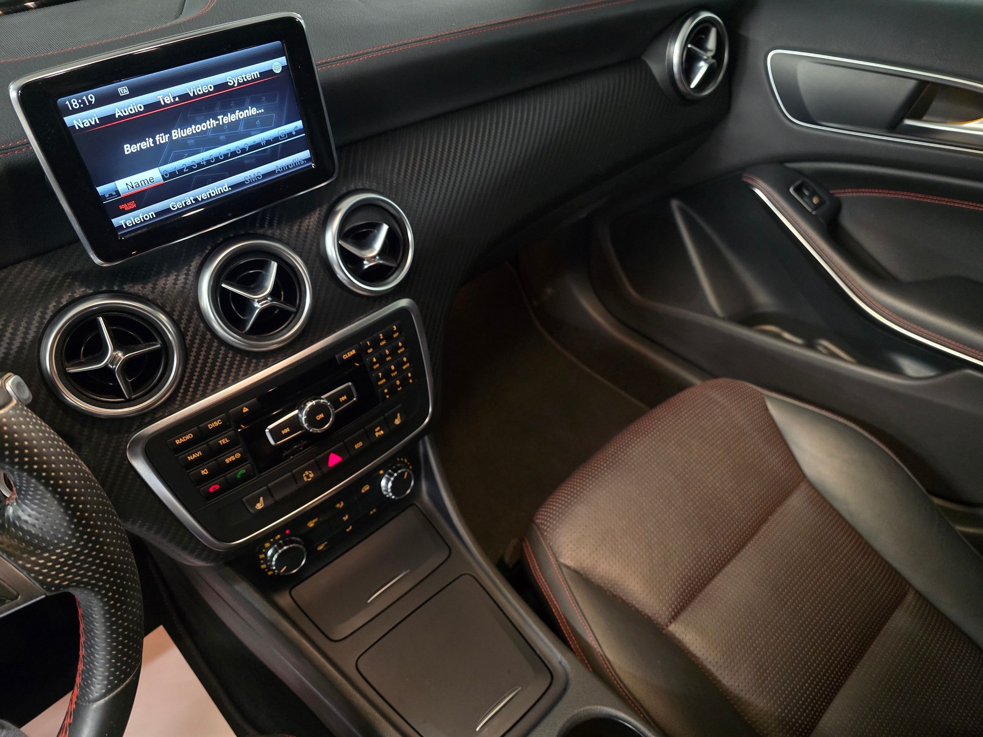 MERCEDES-BENZ A 220 CDI AMG Line 7G-DCT-image-11