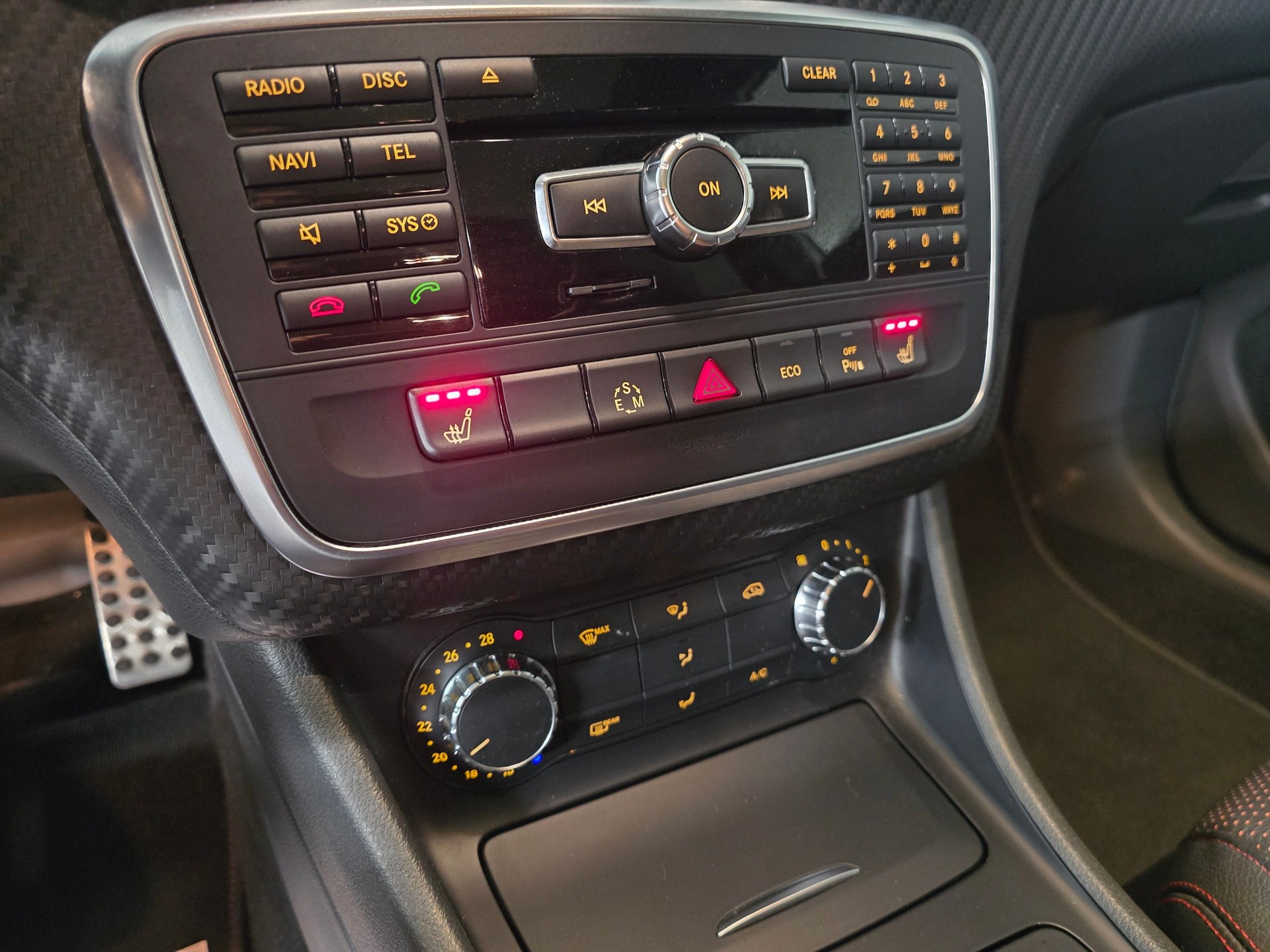 MERCEDES-BENZ A 220 CDI AMG Line 7G-DCT-image-14