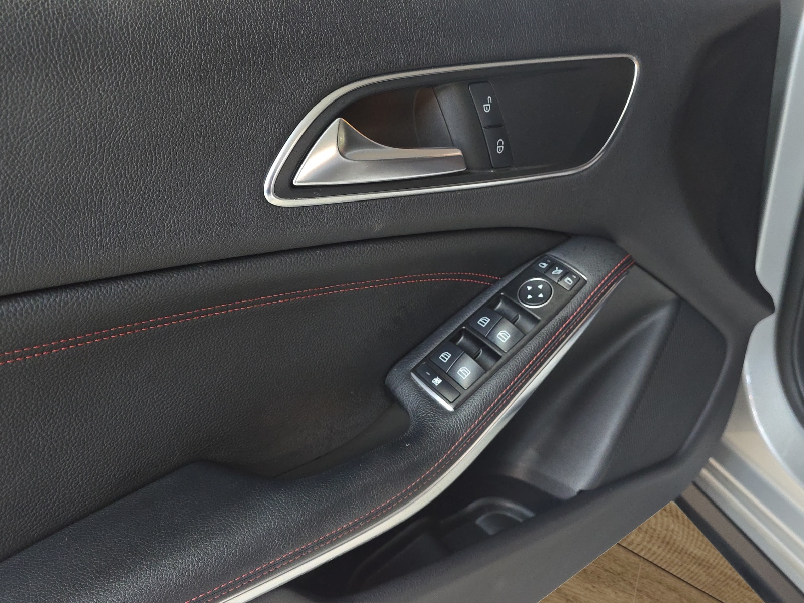 MERCEDES-BENZ A 220 CDI AMG Line 7G-DCT-image-16