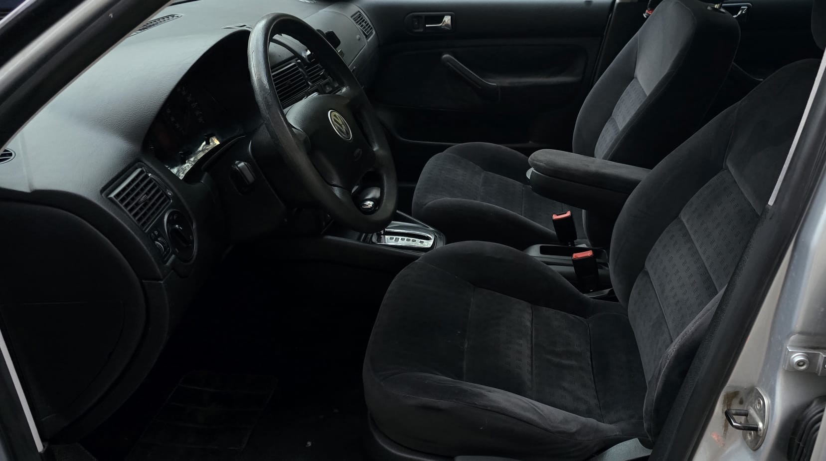VW Golf Variant 2.0 automatique+distibution et service boîte faites-image-7