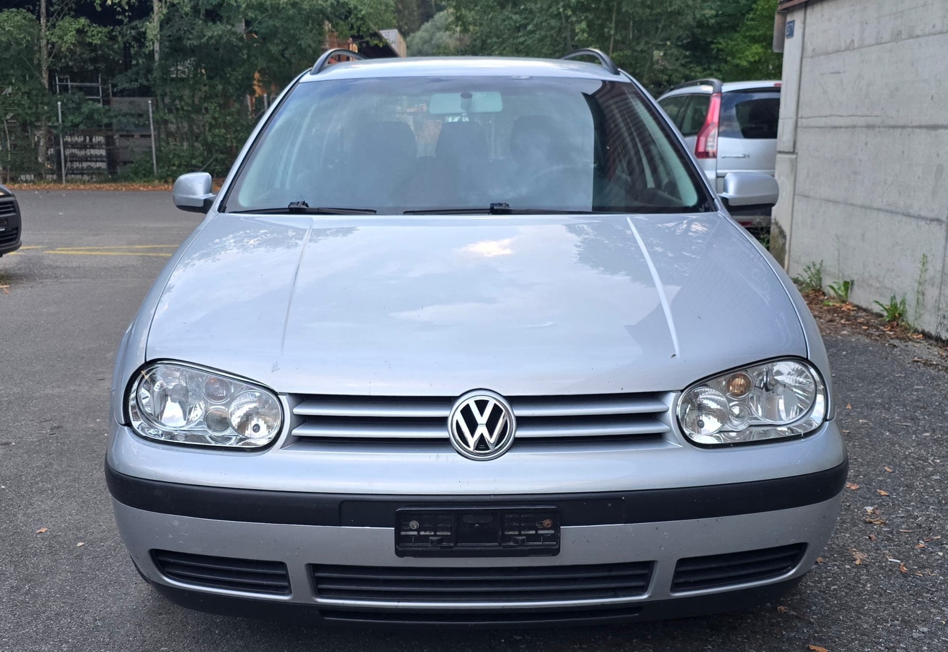 VW Golf Variant 2.0 automatique+distibution et service boîte faites-image-1
