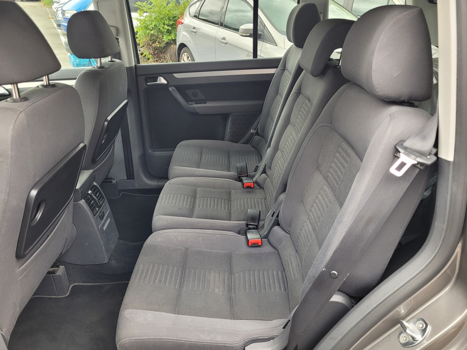 VW Touran 2.0 TDI Highline-image-10