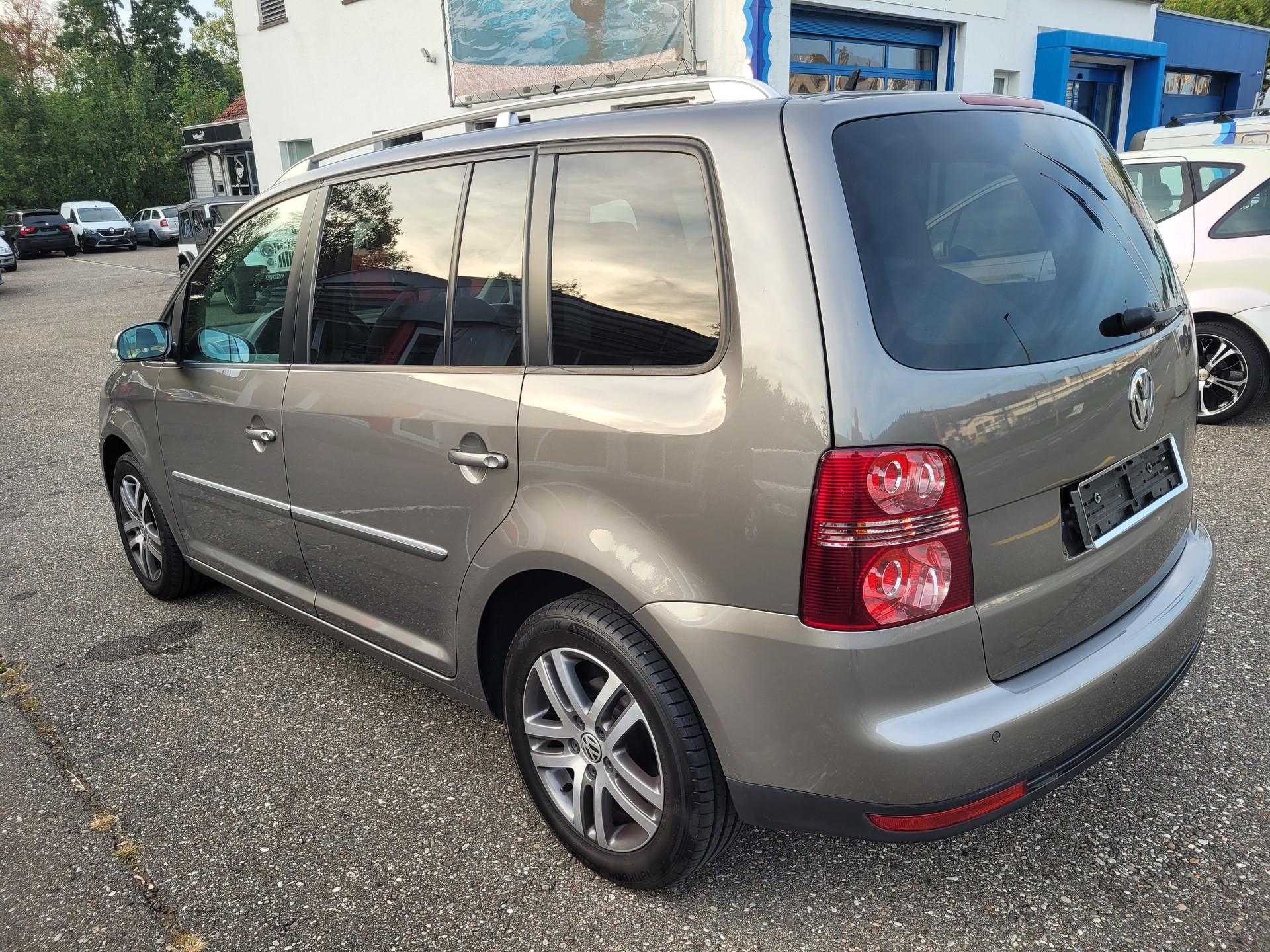 VW Touran 2.0 TDI Highline-image-4
