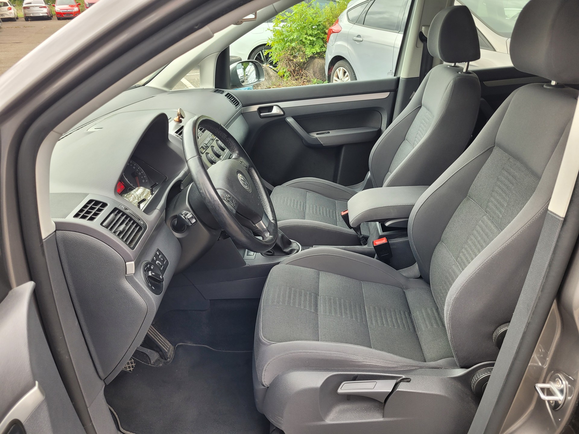VW Touran 2.0 TDI Highline-image-11
