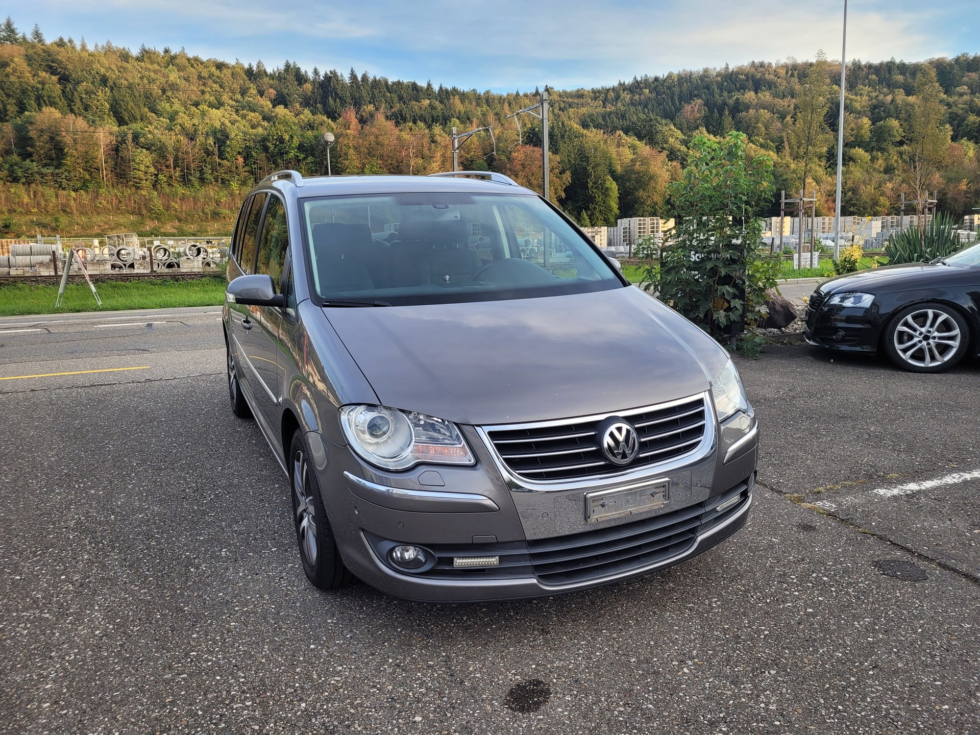 VW Touran 2.0 TDI Highline-image-1