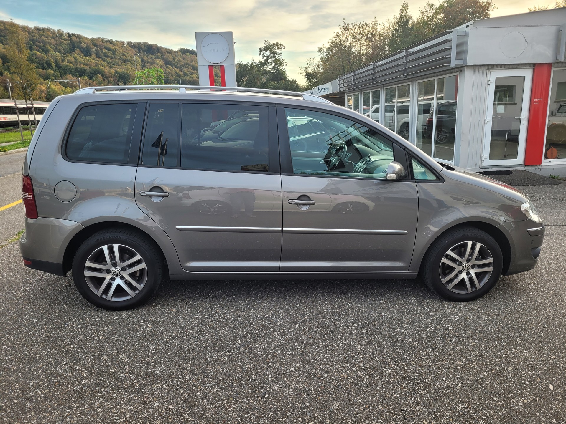 VW Touran 2.0 TDI Highline-image-7