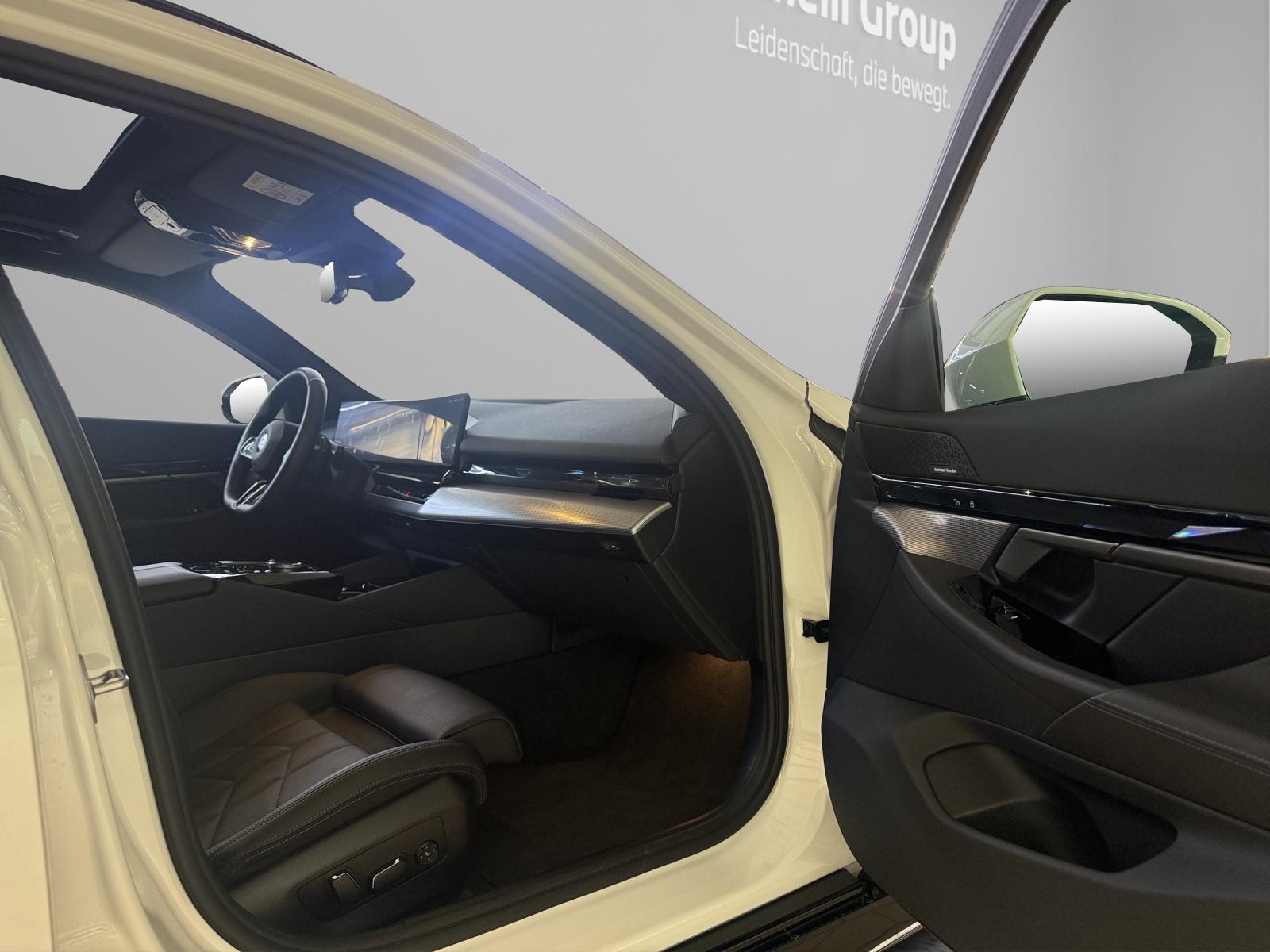 BMW 5er Touring 520d xDrive M-SportPaket-image-18