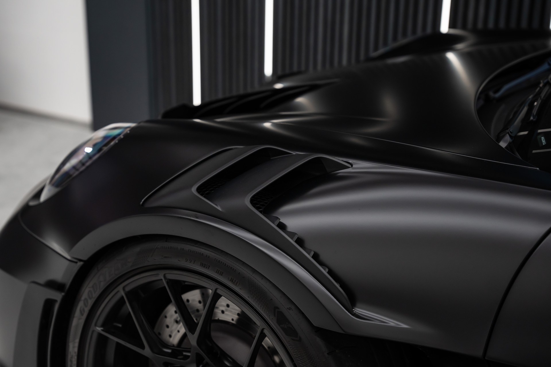 PORSCHE 911 GT3 RS / CH-FAHRZEUG / CAPRISTO / PPF SCHWARZ-MATT-image-7