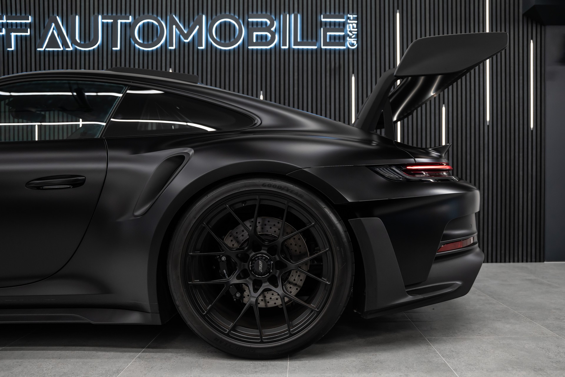 PORSCHE 911 GT3 RS / CH-FAHRZEUG / CAPRISTO / PPF SCHWARZ-MATT-image-10