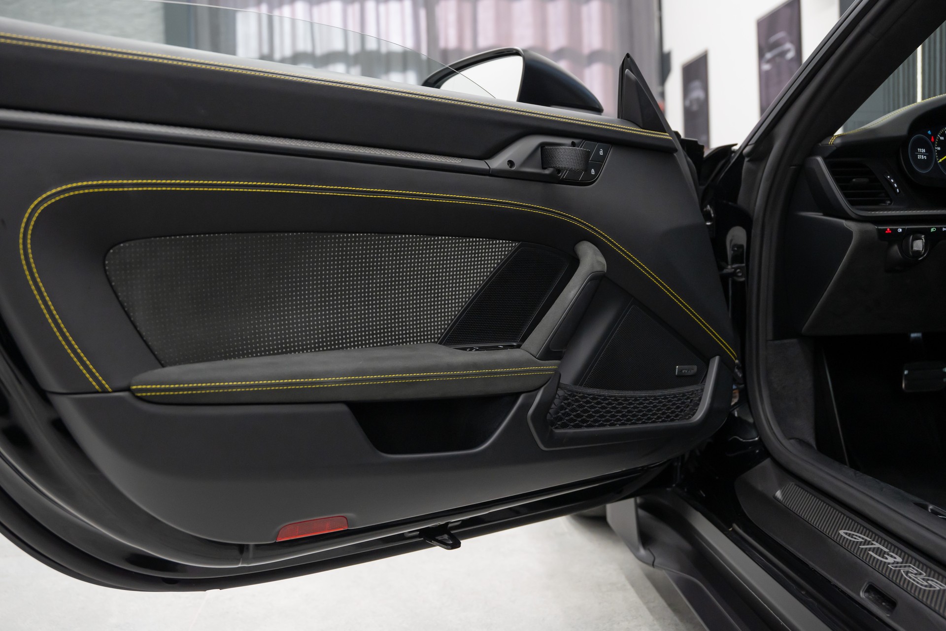PORSCHE 911 GT3 RS / CH-FAHRZEUG / CAPRISTO / PPF SCHWARZ-MATT-image-30