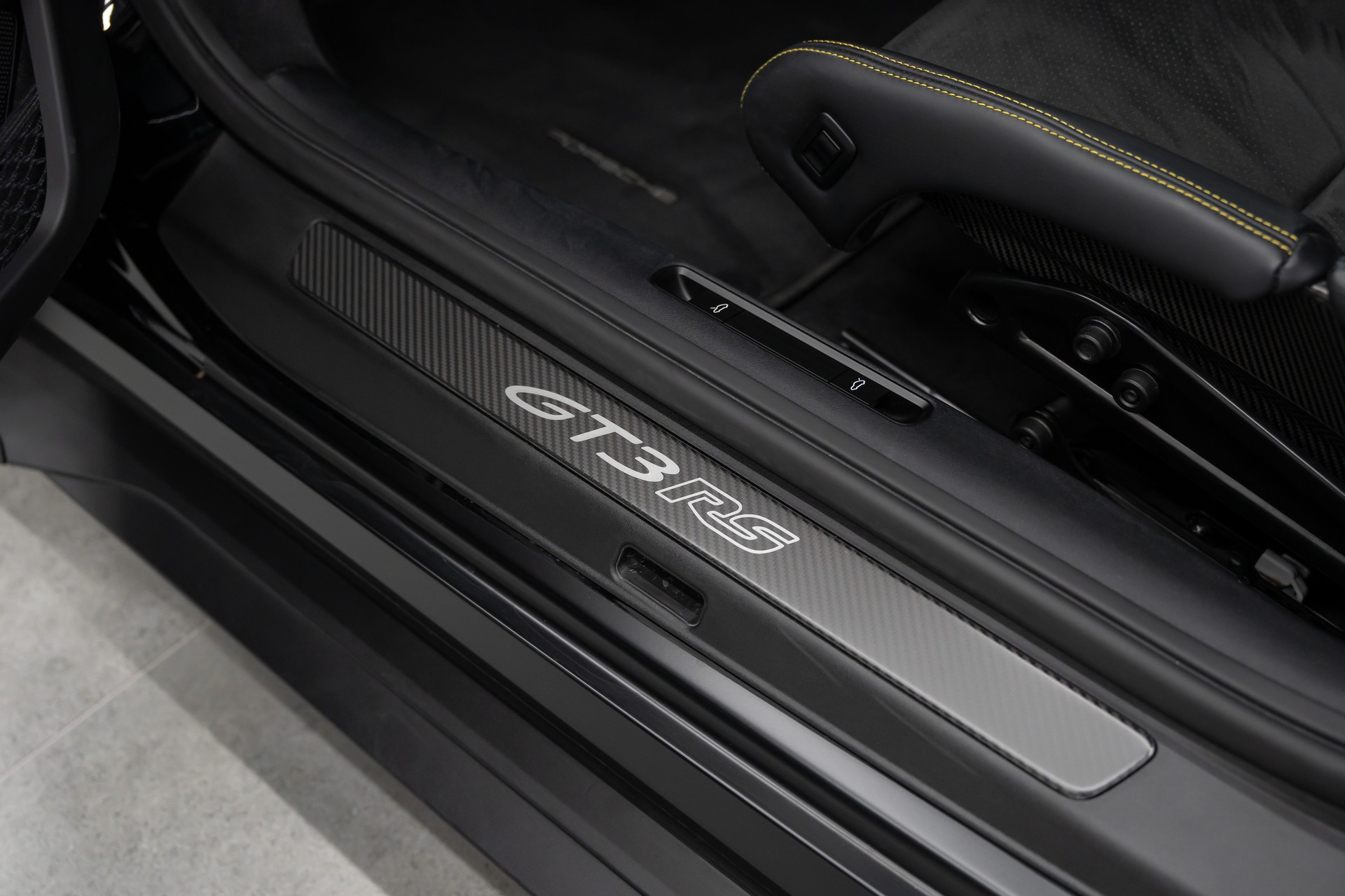 PORSCHE 911 GT3 RS / CH-FAHRZEUG / CAPRISTO / PPF SCHWARZ-MATT-image-31